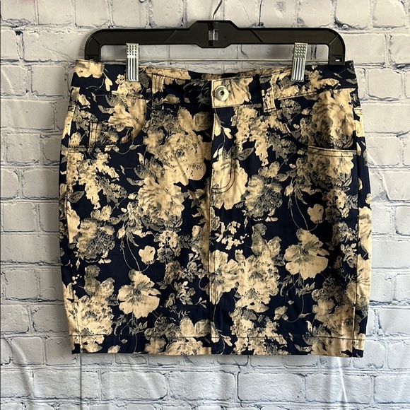 Brave‎ Soul Navy Blue and Cream Floral Print Skirt Womans Size 10 - Picture 1 of 4